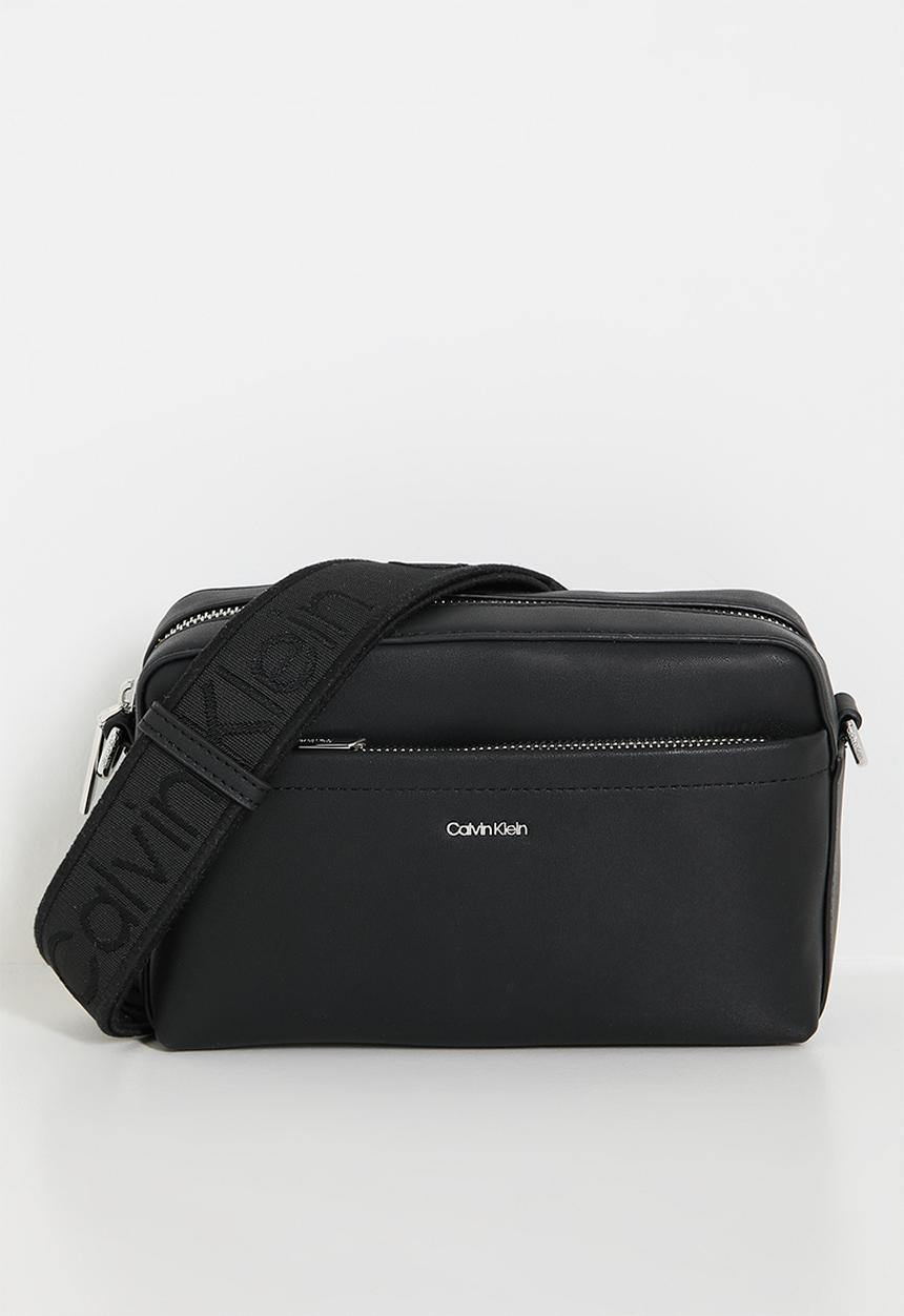 Calvin Klein - CK must convertible camera bag- black