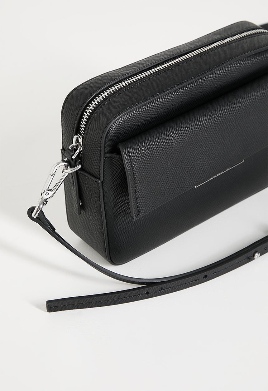 Calvin Klein - CK linear camera bag saffiano- black