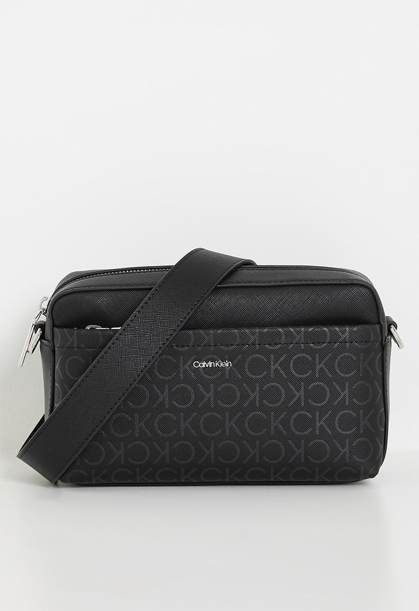 Calvin Klein - CK must convertible camera bag mono - black