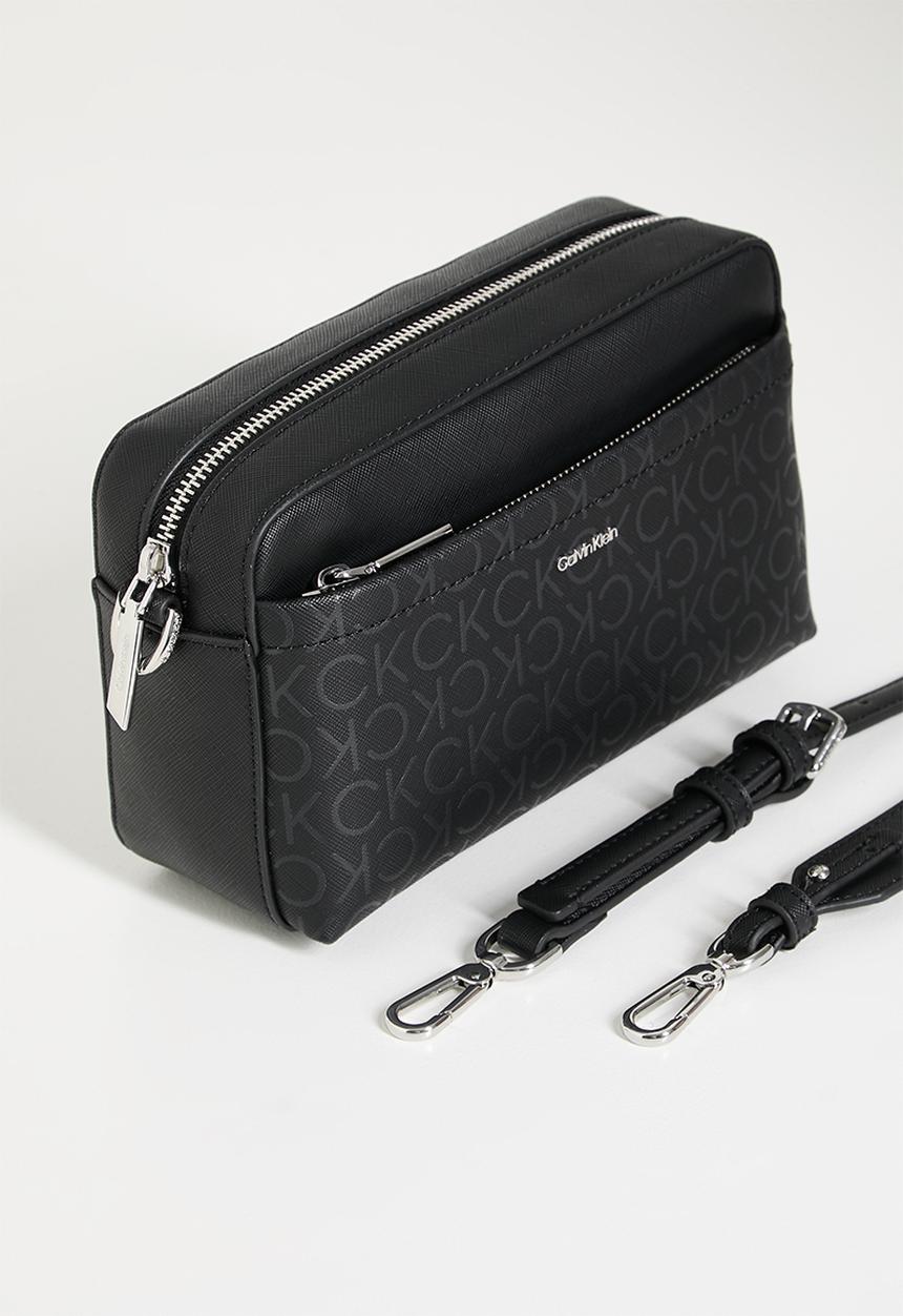 Calvin Klein - CK must convertible camera bag mono - black