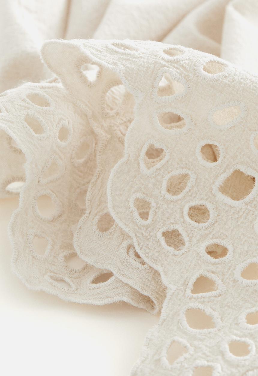 H&M - Broderie anglaise table runner - light beige