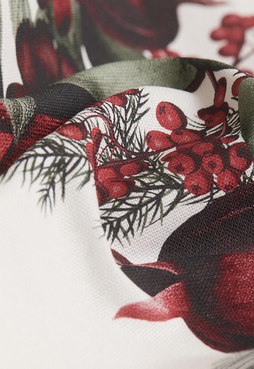 H&M - Water-repellent table runner - white flowers