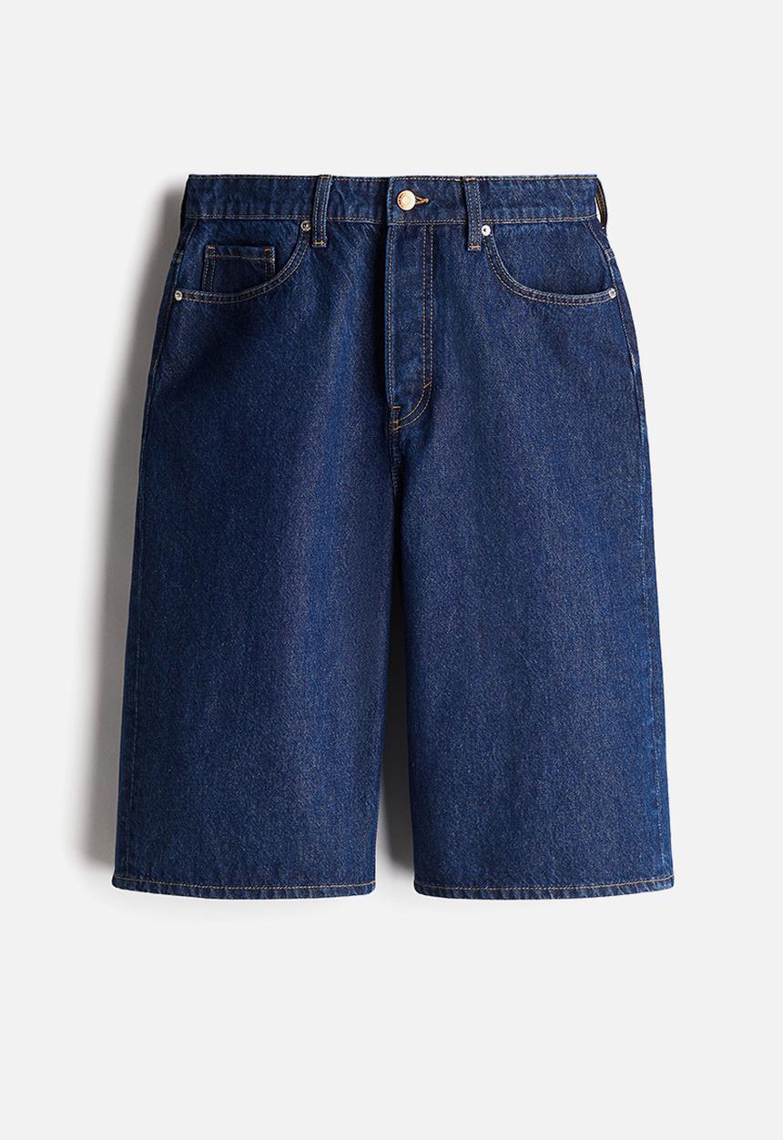H&M - High knee denim shorts - dark denim blue 