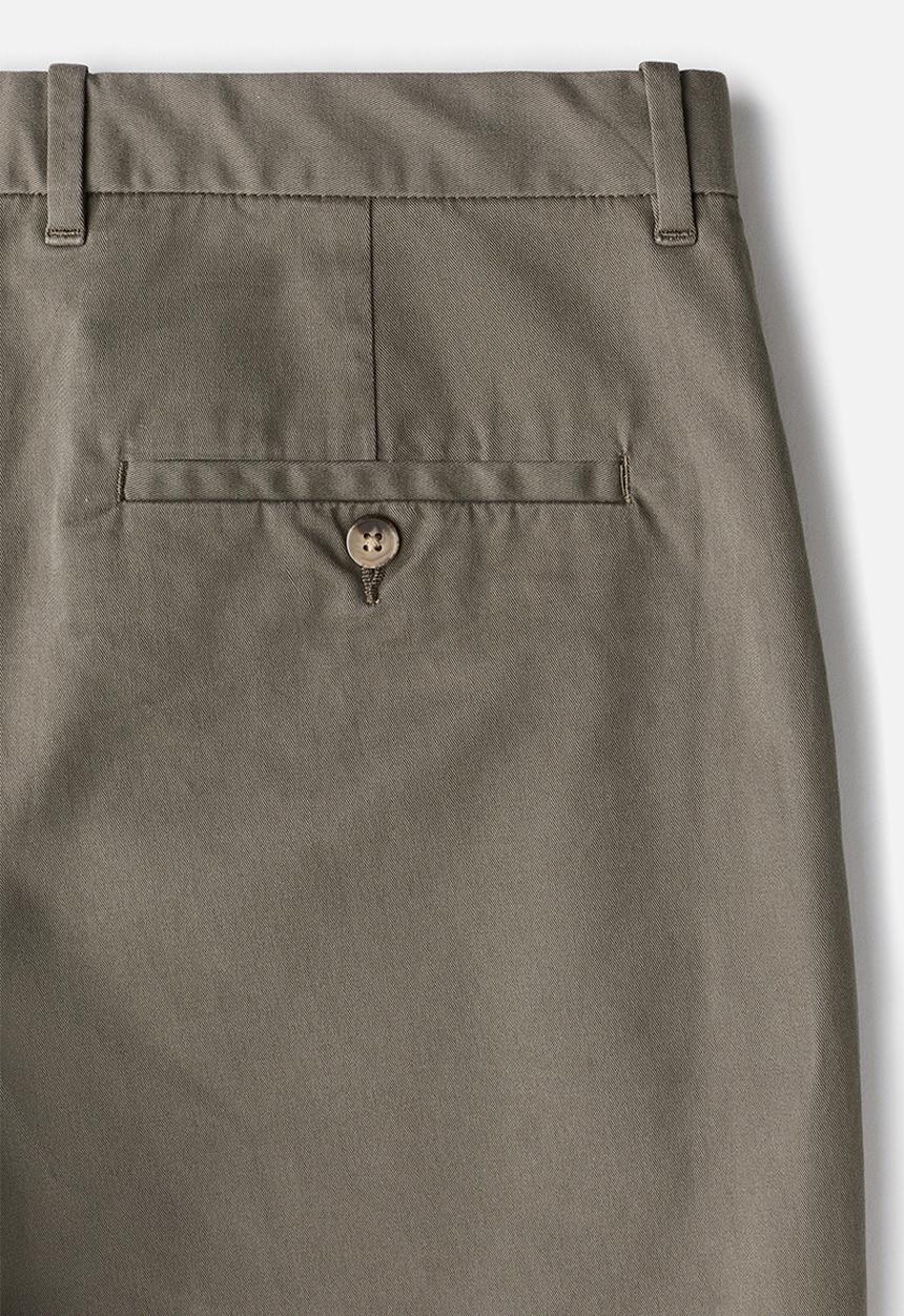 H&M - Regular fit chino shorts - green