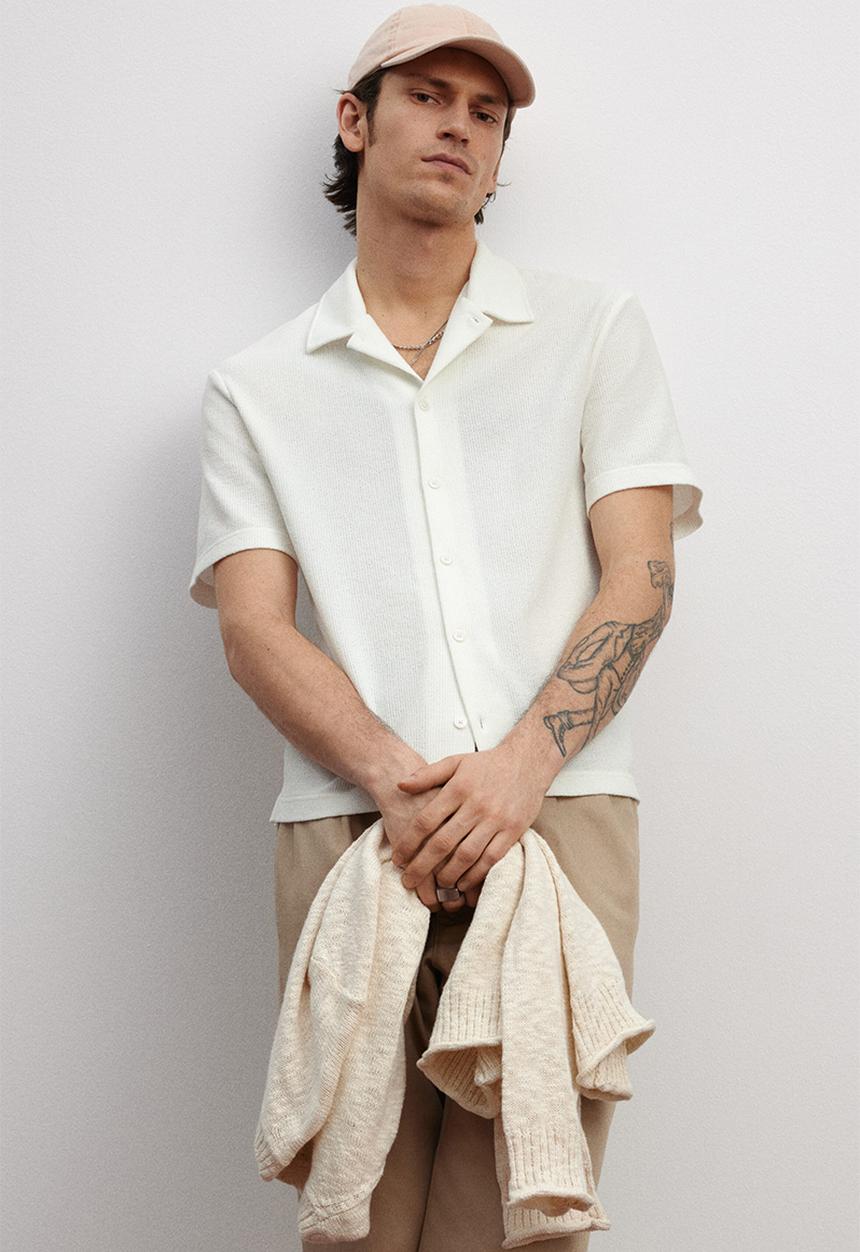 H&M - Regular fit short-sleeved jersey shirt - cream