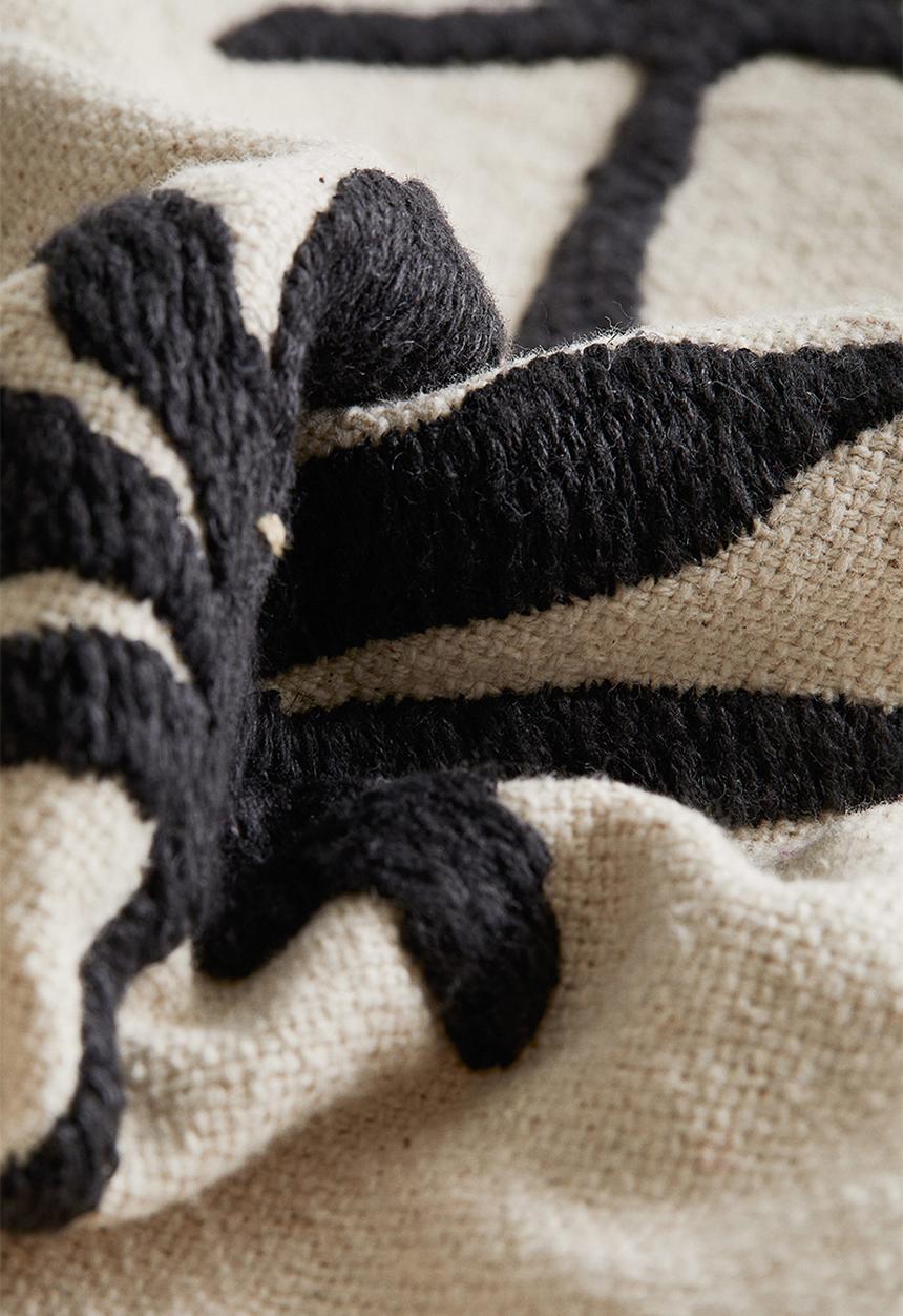 H&M - Embroidered cushion cover - dark grey/palm trees 