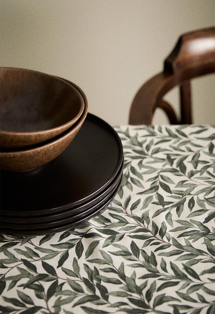 H&M - Patterned cotton tablecloth - beige/foliage