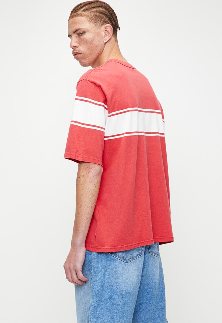 Levi’s® - Half Sleeve Tee - Archival Script Cardinal