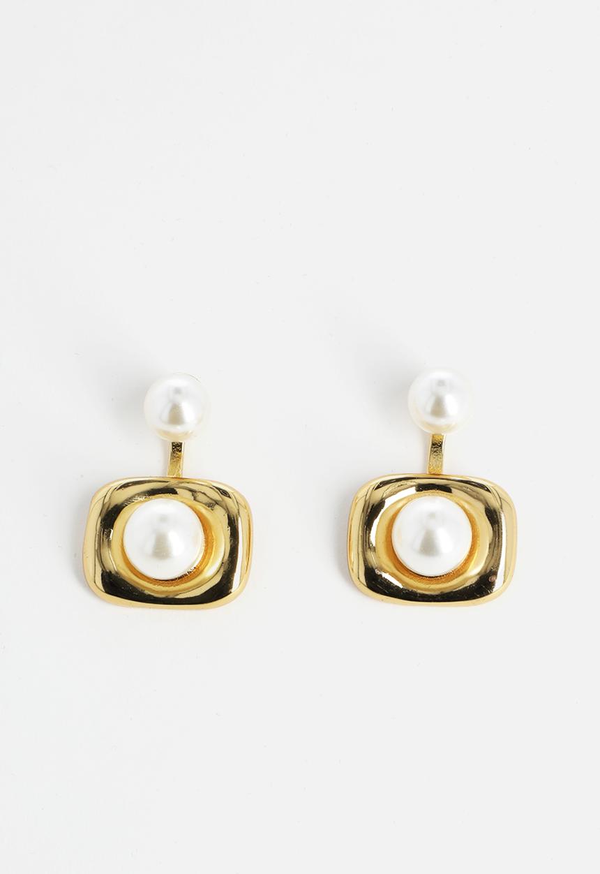 Zoe on Trend - Pretty pearl drop earrings - gold