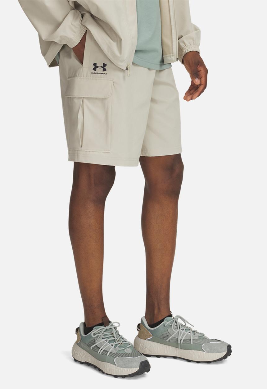 Under Armour - UA Vibe Woven Cargo Short - Khaki Base /Black