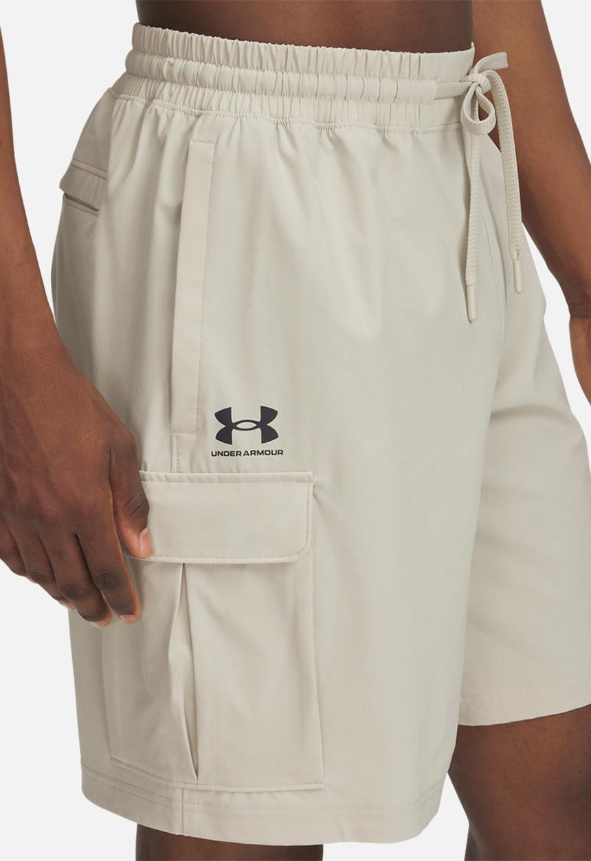 Under Armour - UA Vibe Woven Cargo Short - Khaki Base /Black
