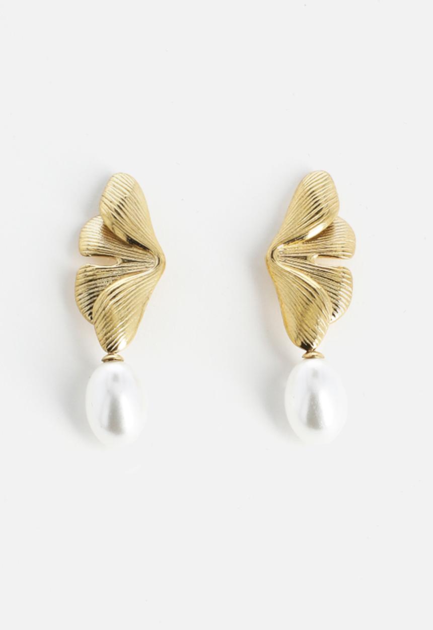 Zoe on Trend - Stylish pearl designer earrings - gold