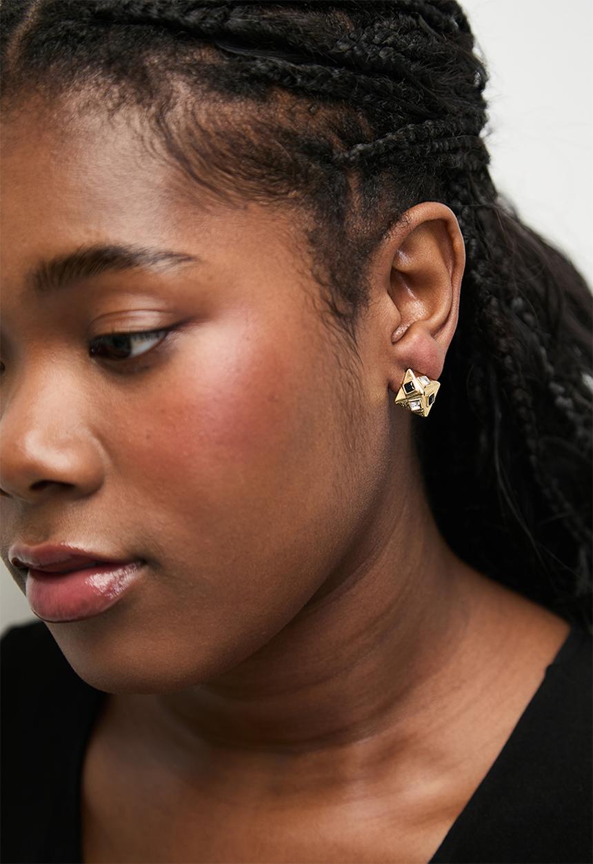 Zoe on Trend - Star studded sphere earrings - gold