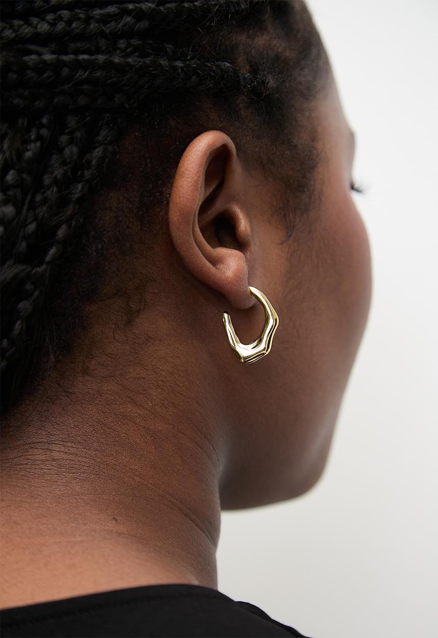 Zoe on Trend - Organic style hoop earrings - gold