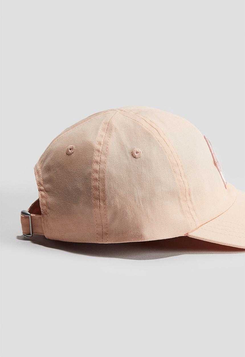 H&M - Cotton twill cap - peach star