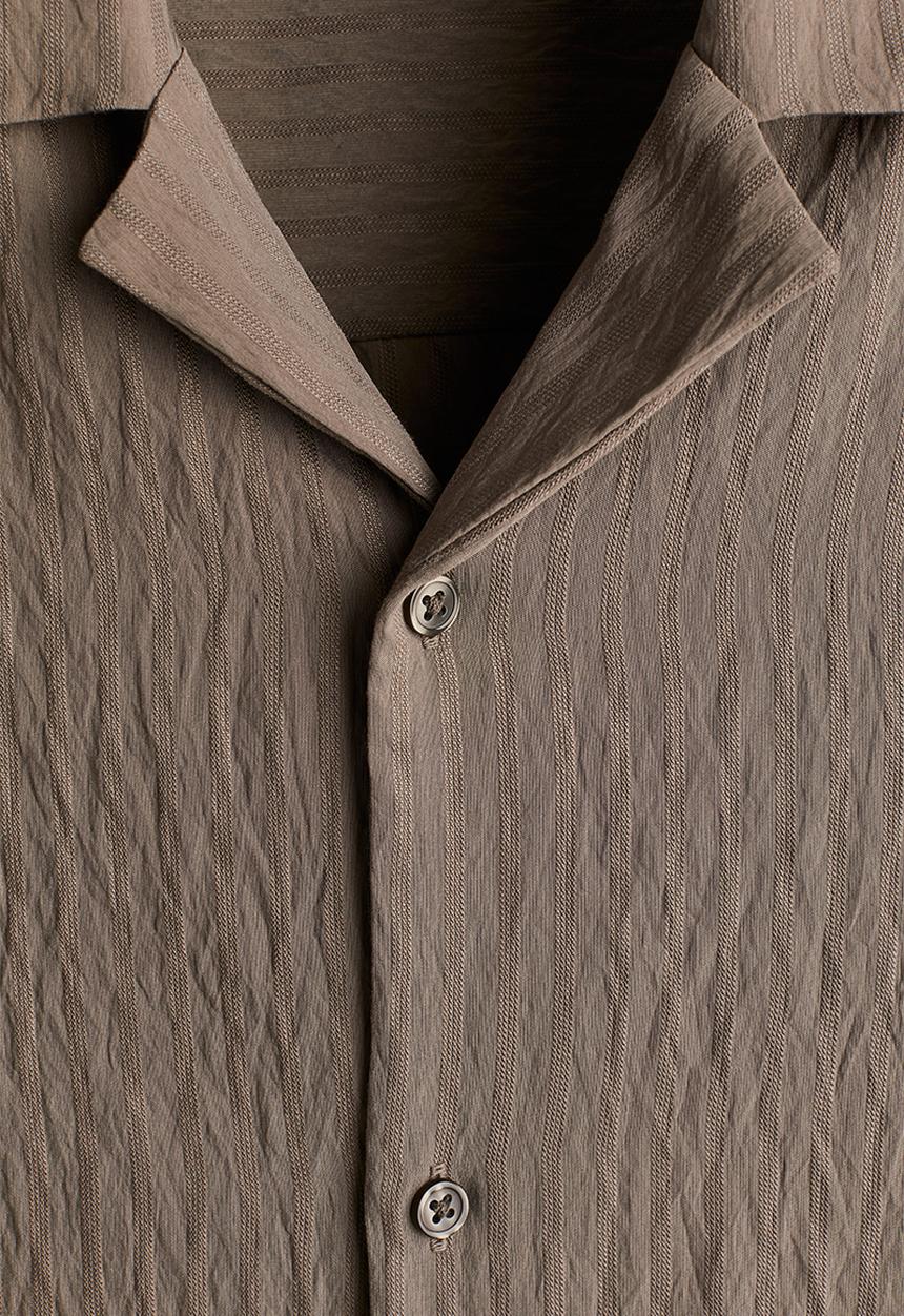 H&M - Loose fit crinkled resort shirt - dusty brown