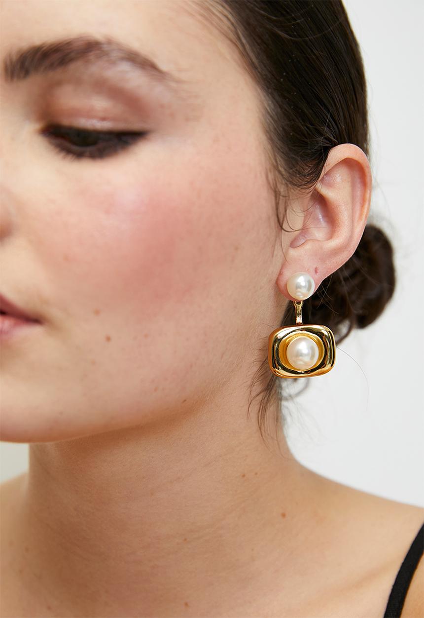 Zoe on Trend - Pretty pearl drop earrings - gold
