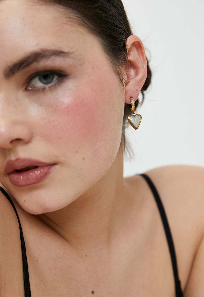 Zoe on Trend - Pretty heart drop earrings - gold