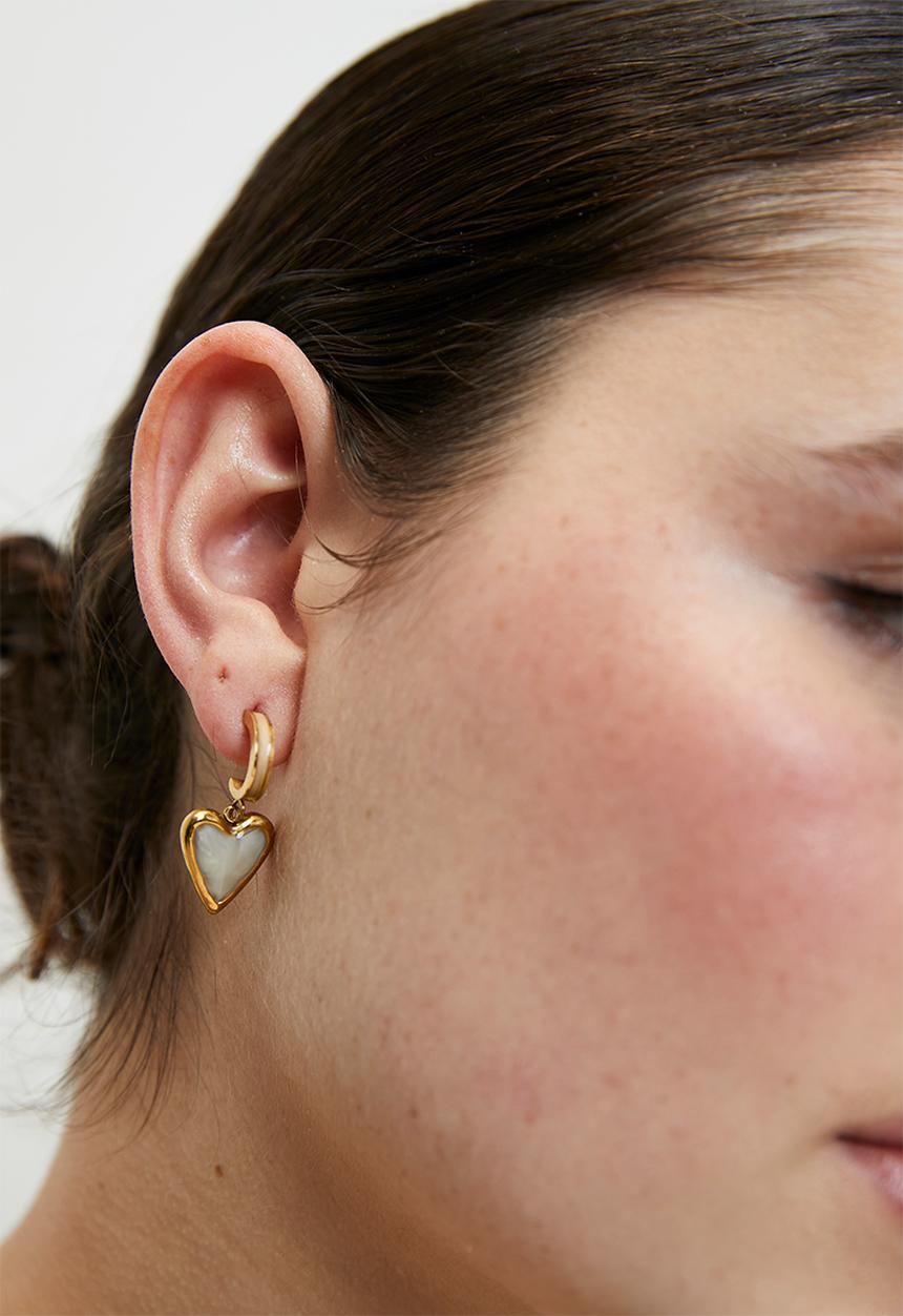 Zoe on Trend - Pretty heart drop earrings - gold