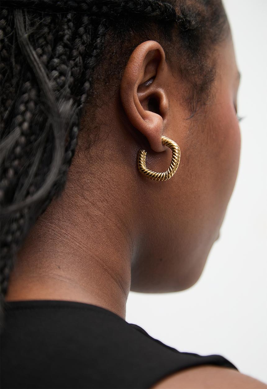 Zoe on Trend - Modern twisted rope earrings - gold