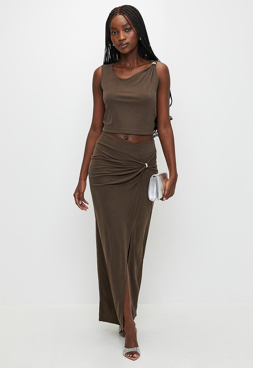 GUESS - Aimee Short sleeve Jewel Drap Top - Espresso Brown