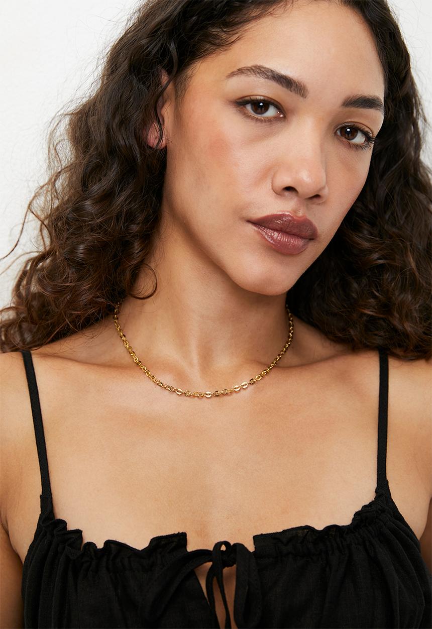 Zoe on Trend - Valentino necklace - gold