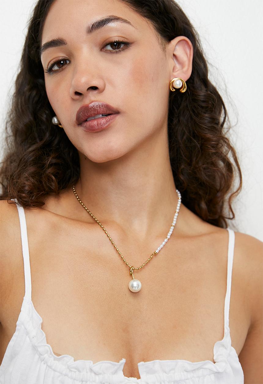 Zoe on Trend - Elegant pearl and bead necklace - gold