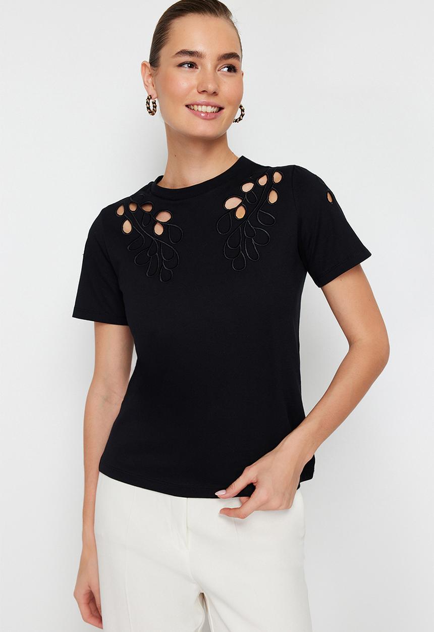 Trendyol - Embroidered pattern knitted T-shirt - black