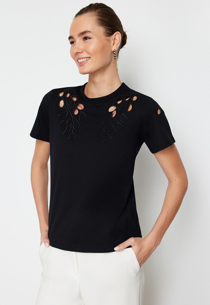 Trendyol - Embroidered pattern knitted T-shirt - black