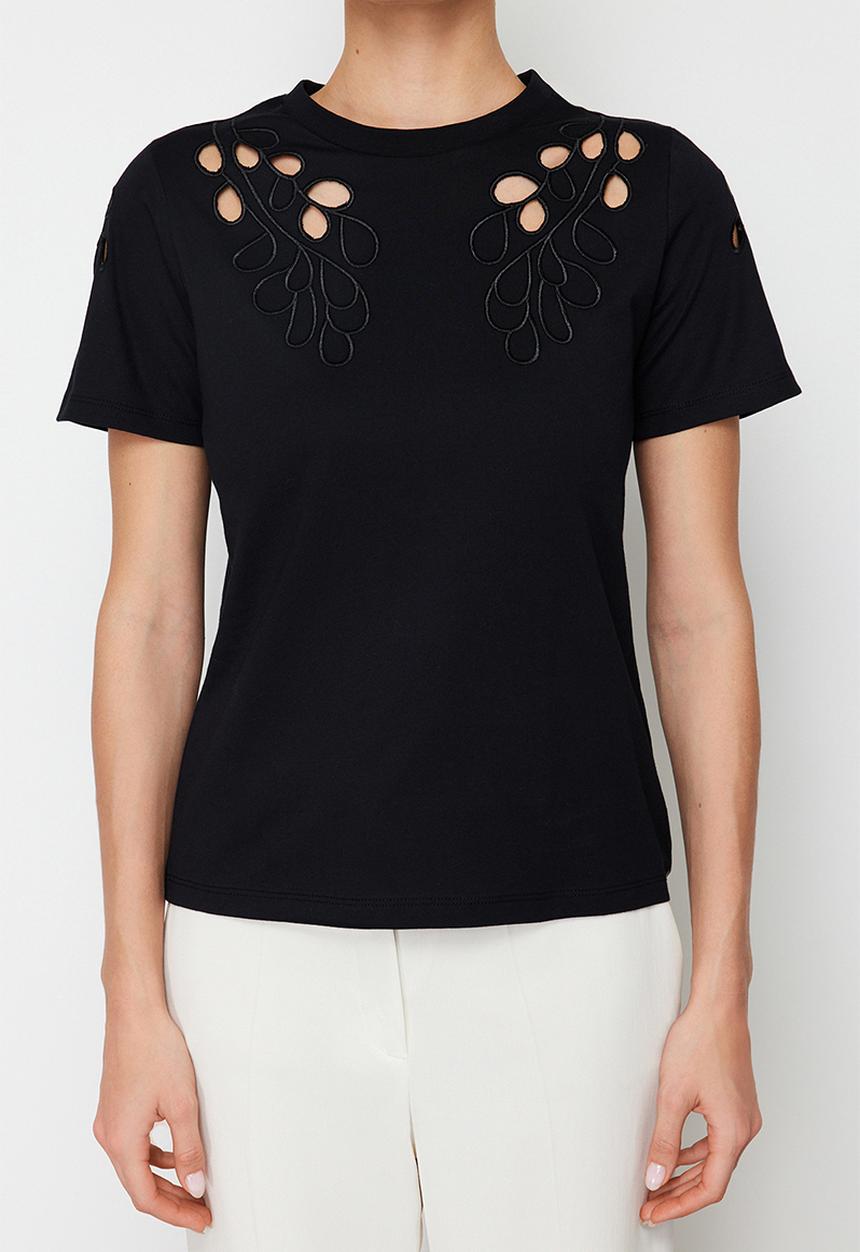 Trendyol - Embroidered pattern knitted T-shirt - black