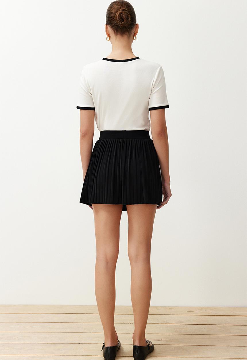 Trendyol - Regular Elastic Waist Pleated Stretchy Mini Skirt with Shorts - Black