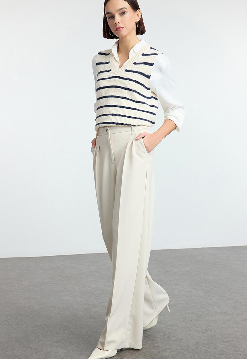 Trendyol - Pleated Wide Leg Woven Trousers - Ecru