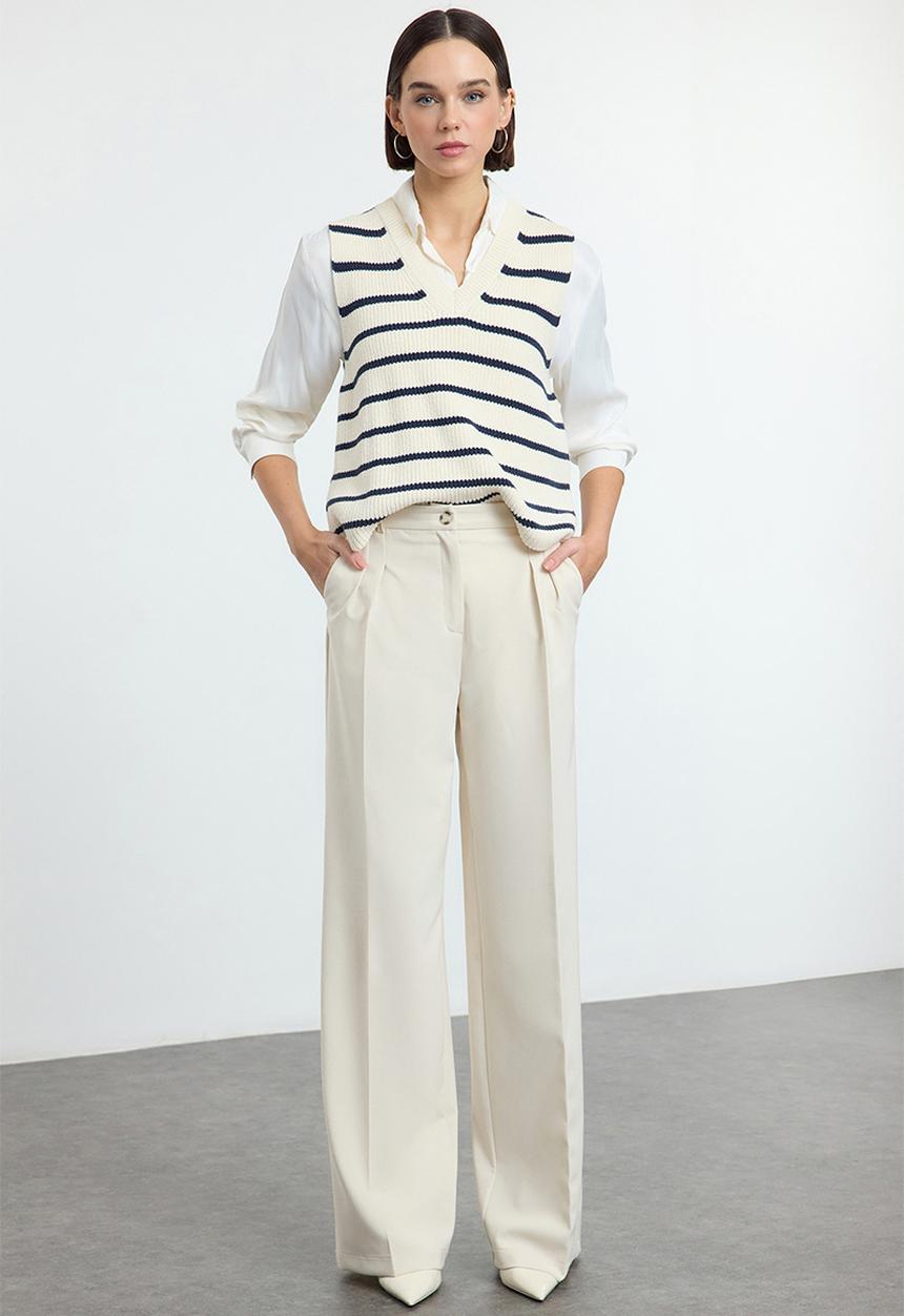 Trendyol - Pleated Wide Leg Woven Trousers - Ecru