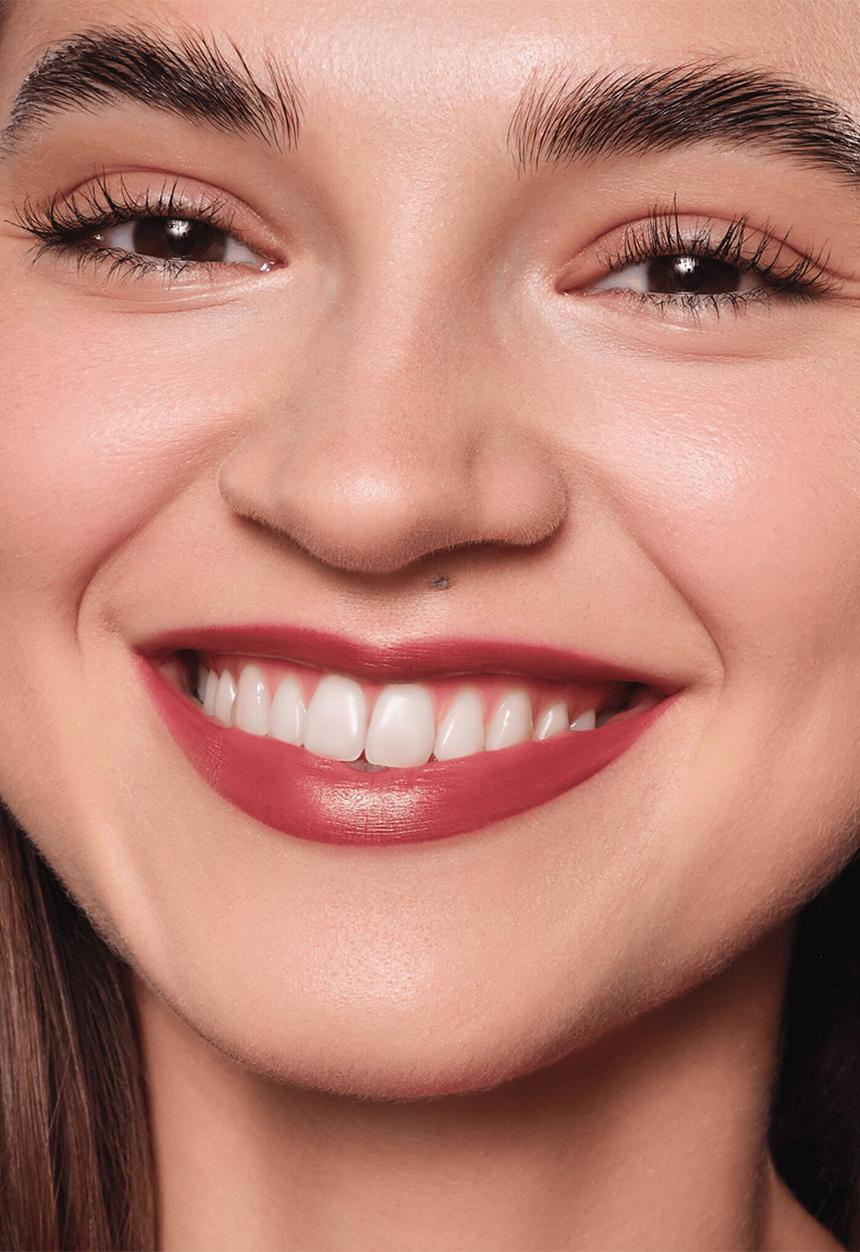 essence - Satin GLOW Luminous Shine Lipstick - 06 Deja-brew