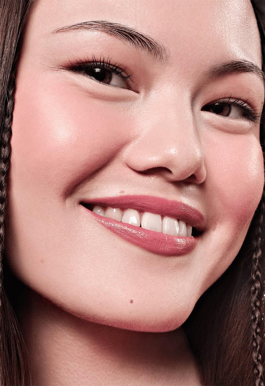 essence - Satin GLOW Luminous Shine Lipstick - 02 Blushin It