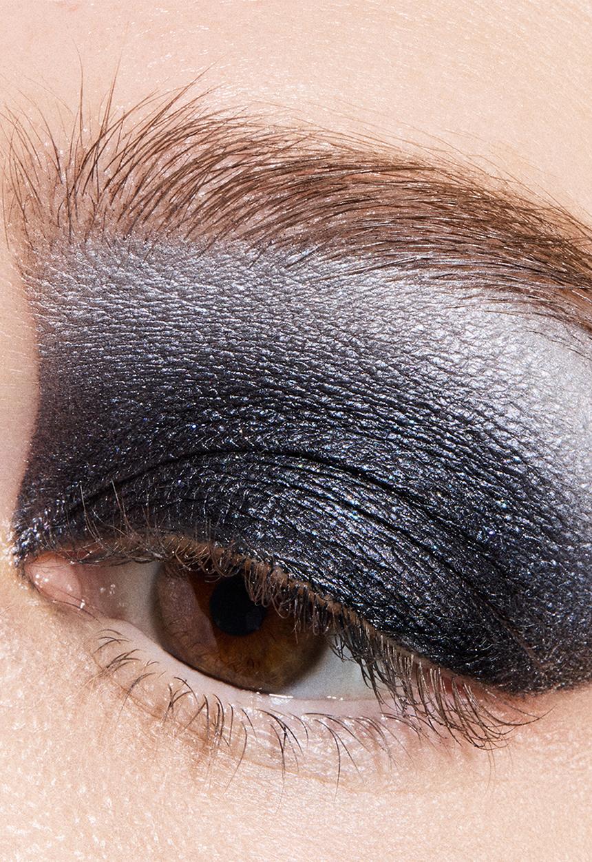 MAC - DAZZLE Metallic Single Eye Shadow Compact - Illuminaughty