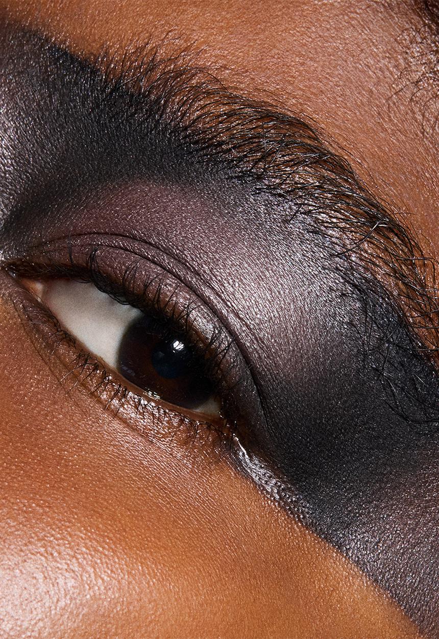 MAC - DAZZLE Metallic Single Eye Shadow Compact - Bust