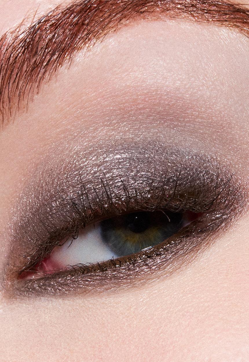 MAC - DAZZLE Metallic Single Eye Shadow Compact - Bust