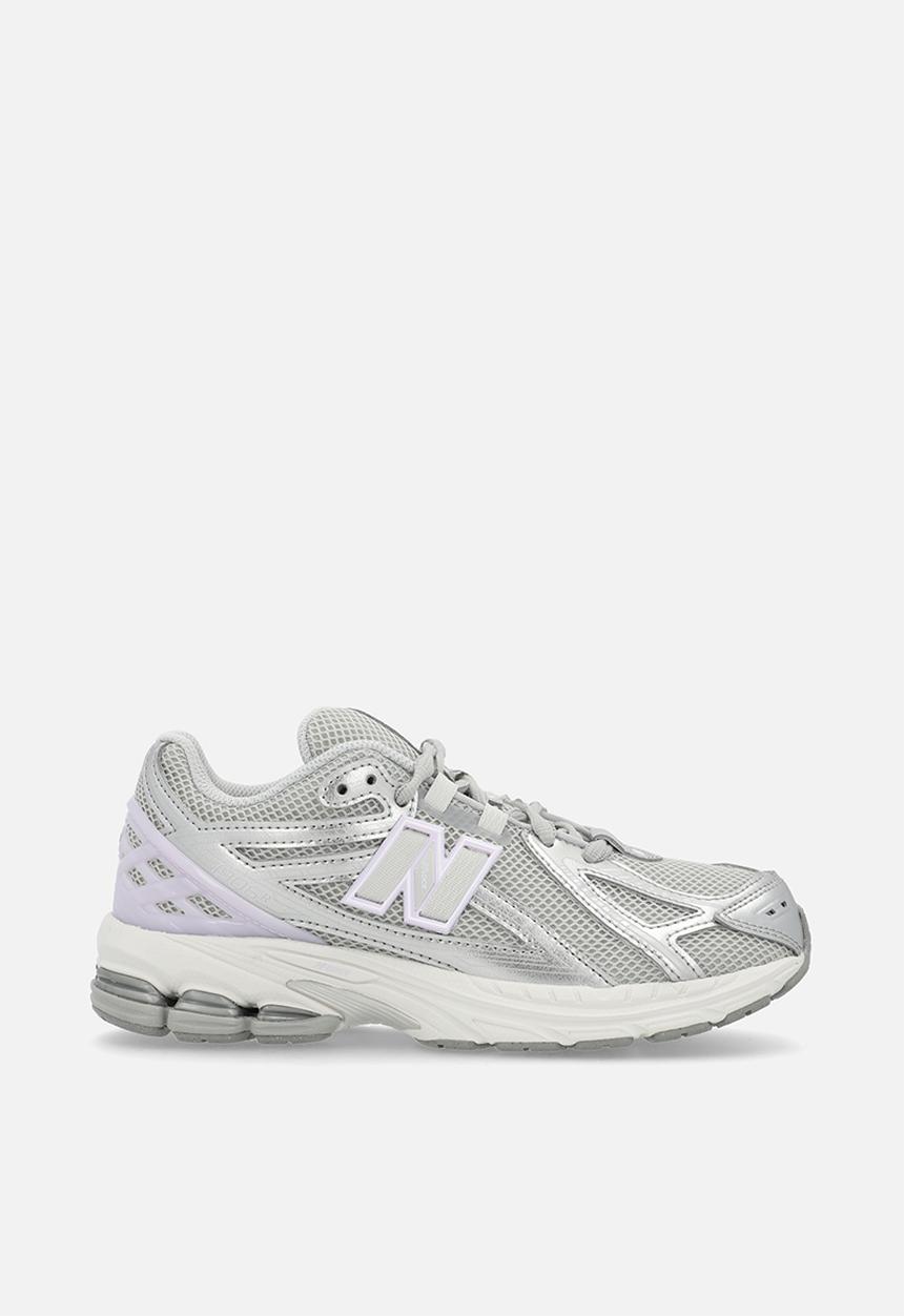 New Balance  - 1906 Grade School - silver