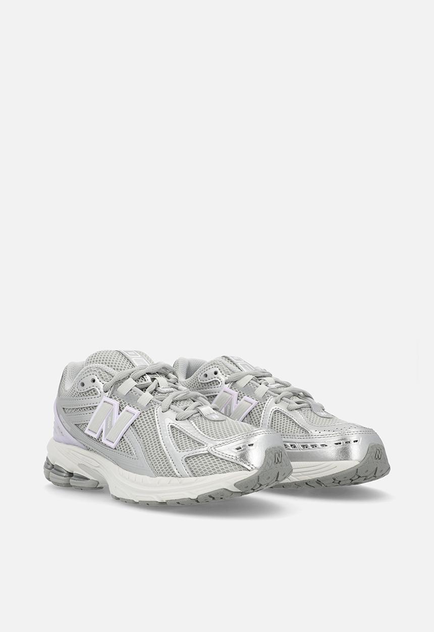 New Balance  - 1906 Grade School - silver