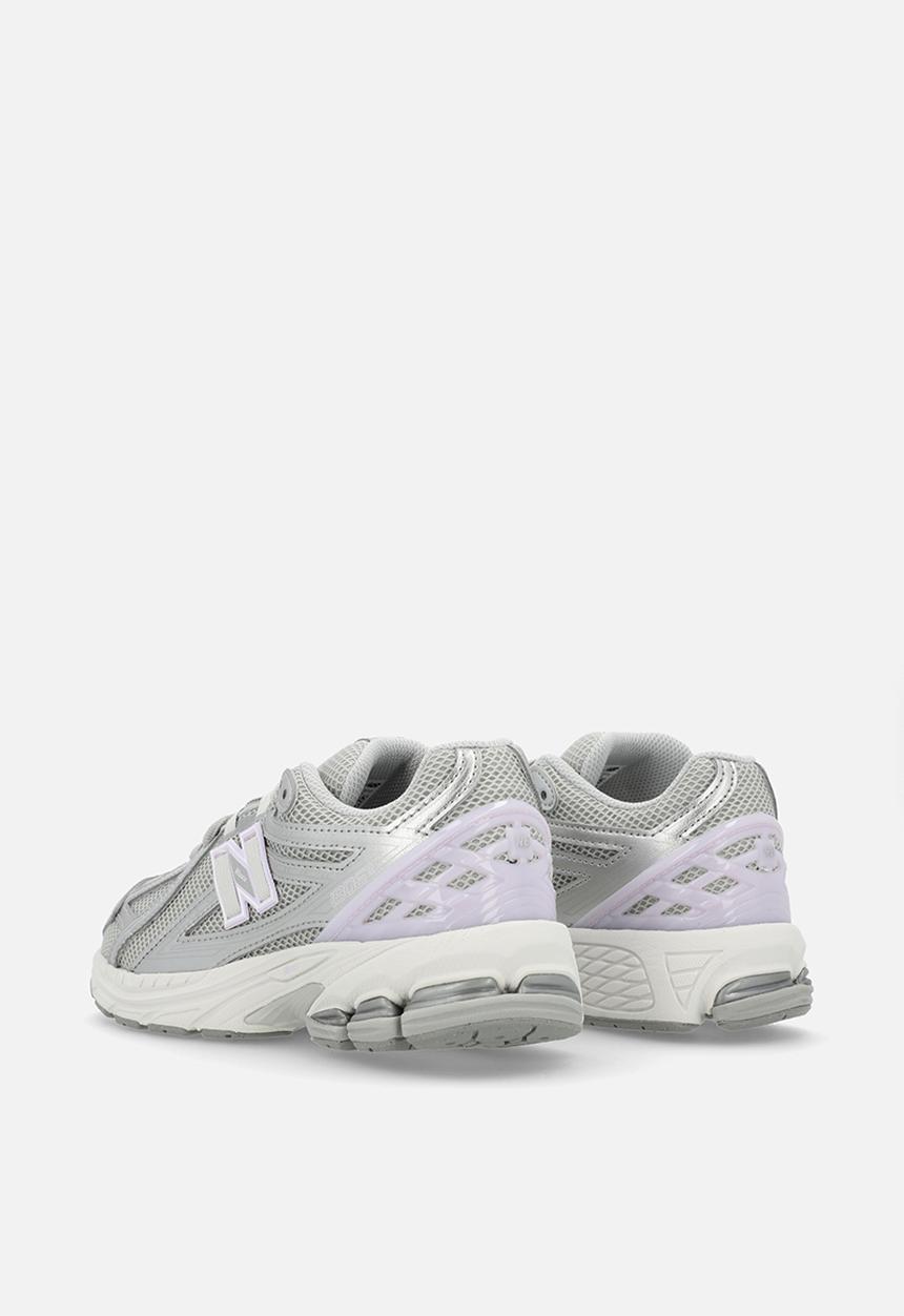 New Balance  - 1906 Grade School - silver