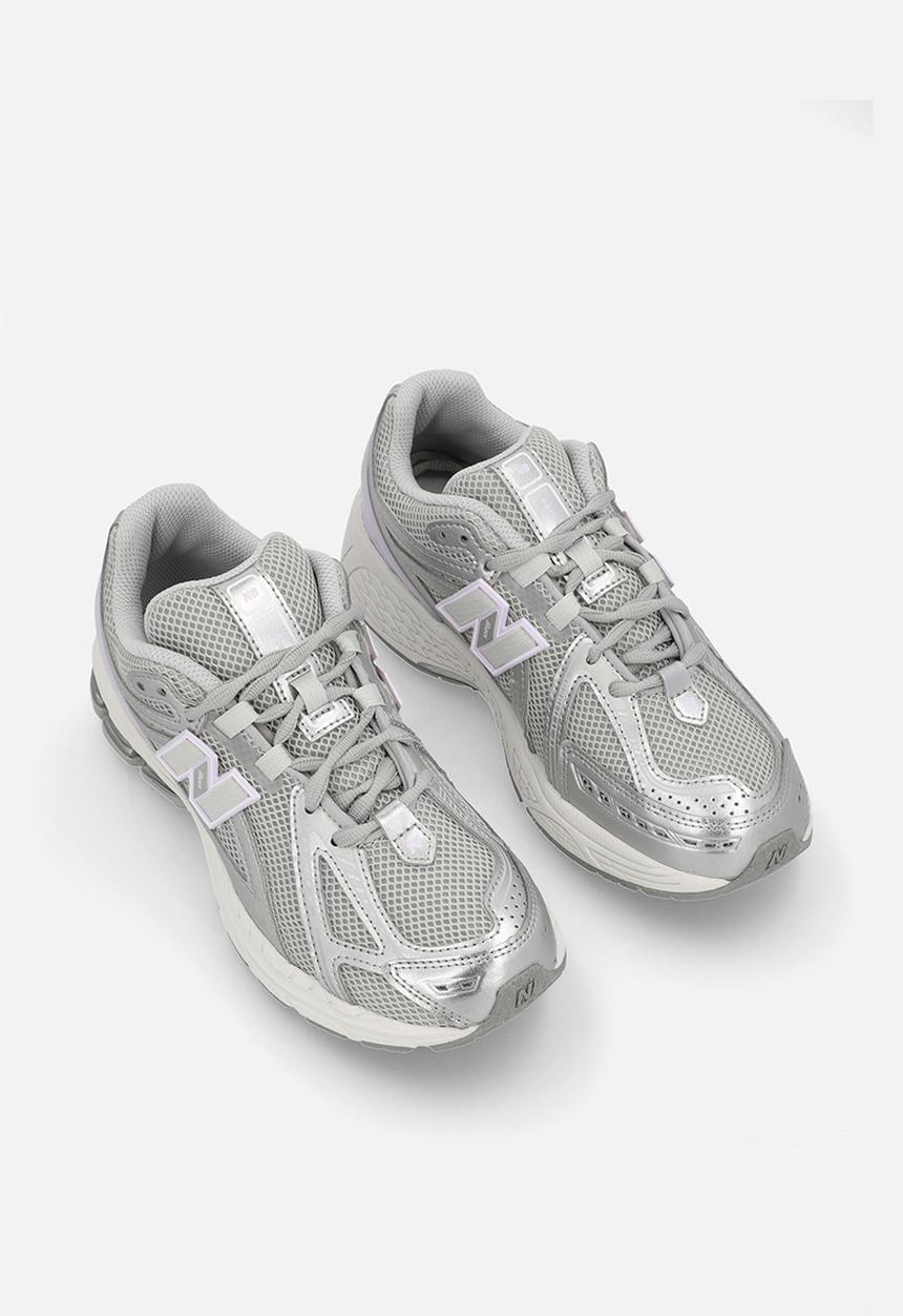 New Balance  - 1906 Grade School - silver