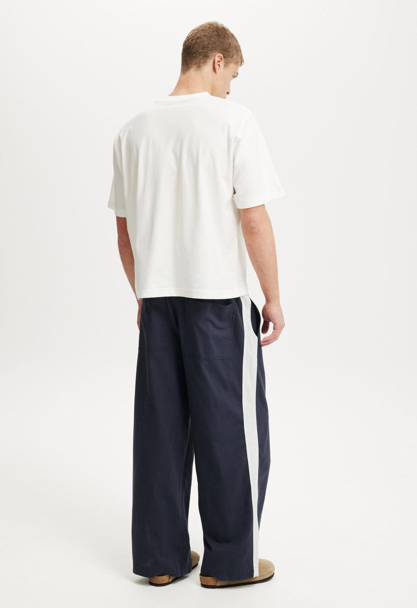Cotton On - Super Baggy Easy Pant - Navy/Stone Side Stripe