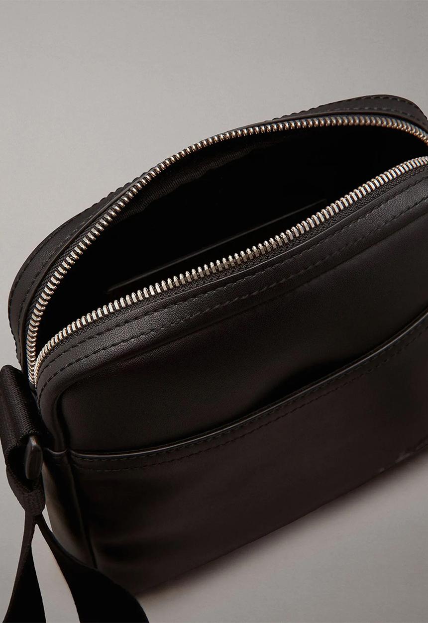 Calvin Klein - Monogram Soft Reporter18 - Brown