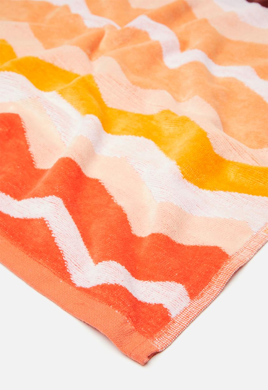 Linen House - Luxe Chevron Beach Towel - Coral 