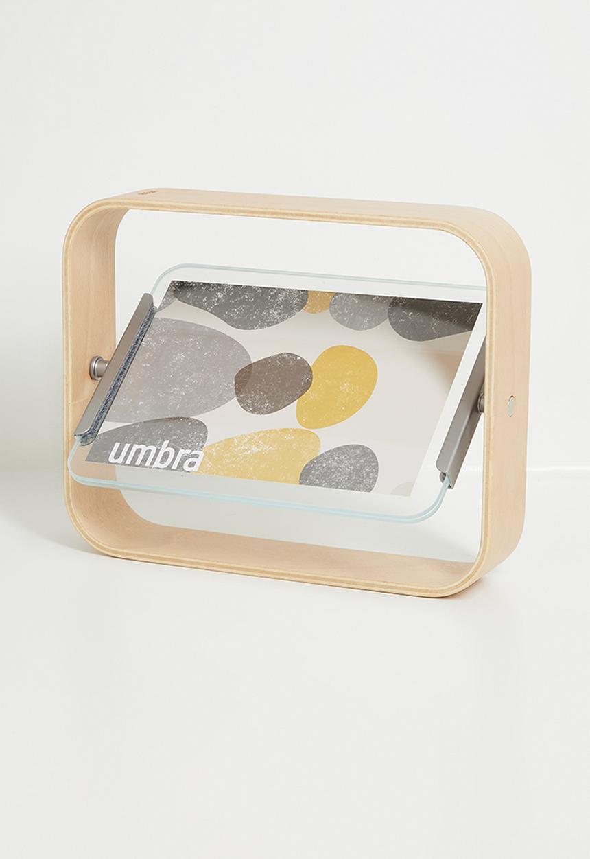 Umbra - Bellwood photo display - natural