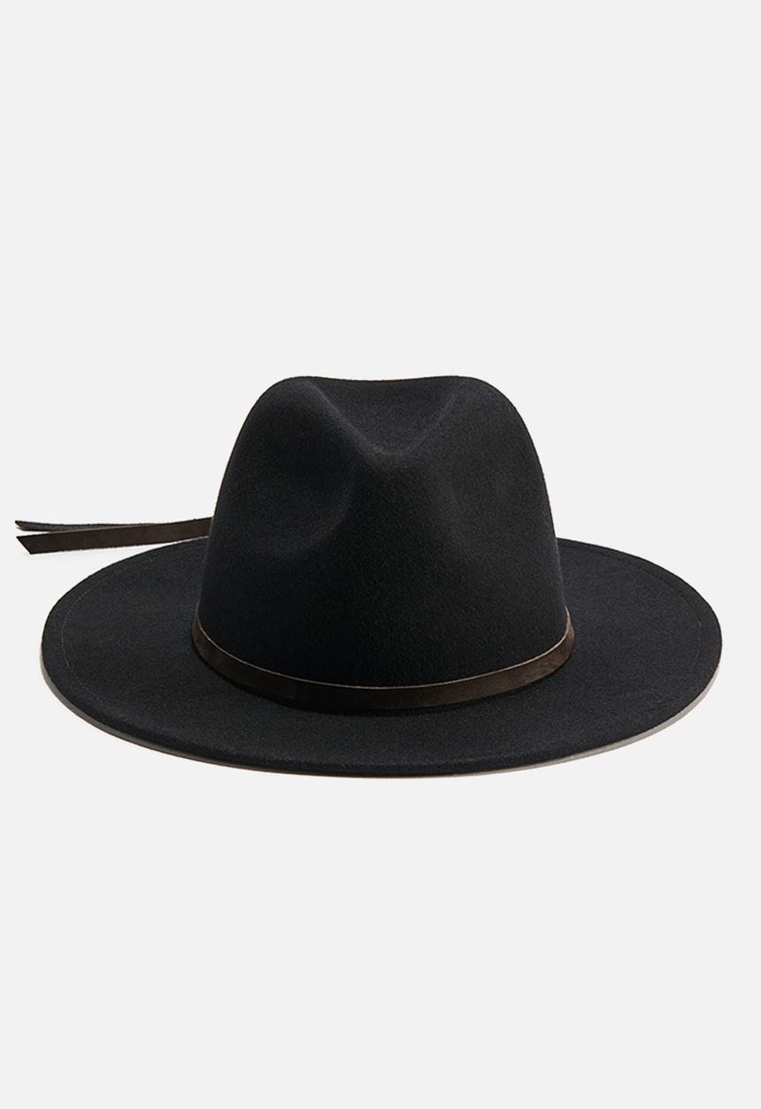 H&M - Lorena Saravia H&M: Western-inspired wool hat - black