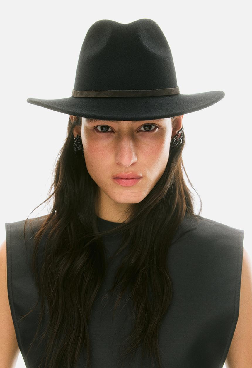 H&M - Lorena Saravia H&M: Western-inspired wool hat - black