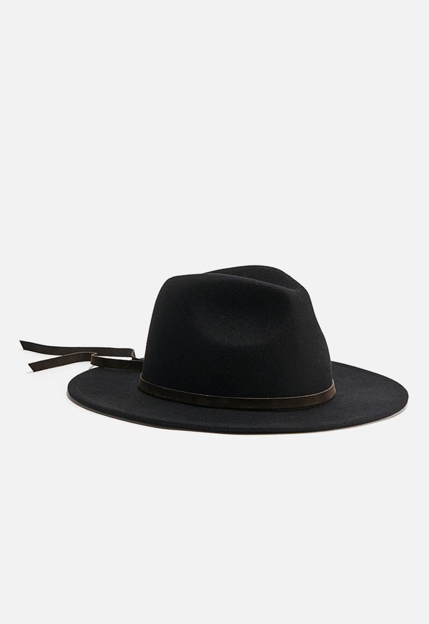 H&M - Lorena Saravia H&M: Western-inspired wool hat - black