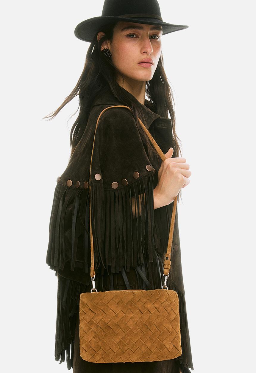 H&M - Lorena Saravia H&M: Braided suede clutch - brown
